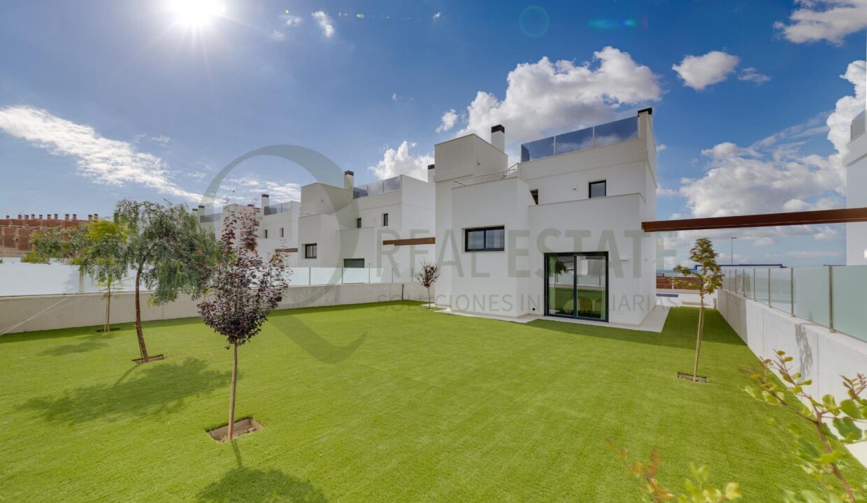 Exclusivo chalet independiente en Mutxamel con parcela privada y piscina 